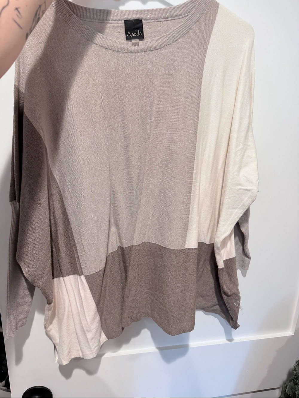 Aaeda Neutral Colorblock Lightweight Sweater